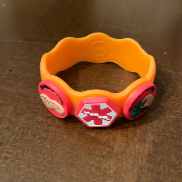 Nut Allergy Bracelet - Picture 1 of 3